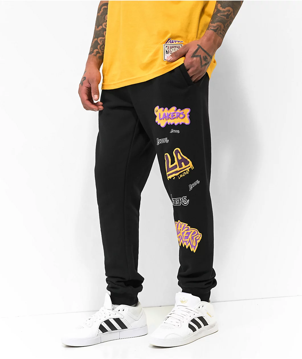 Mitchell & Ness X NBA Lakers Slap Sticker Black Sweatpants - Image 3
